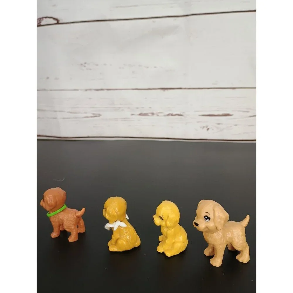 Barbie Doggy Daycare Figurine‎ Set Of 4 Yellow & Brown Plastic Puppies
